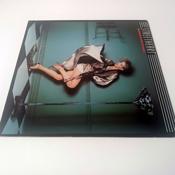 Vintage Streetheart Meanwhile Back in Paris vinyl record, 1978 first pressing - Picture 4 of 10